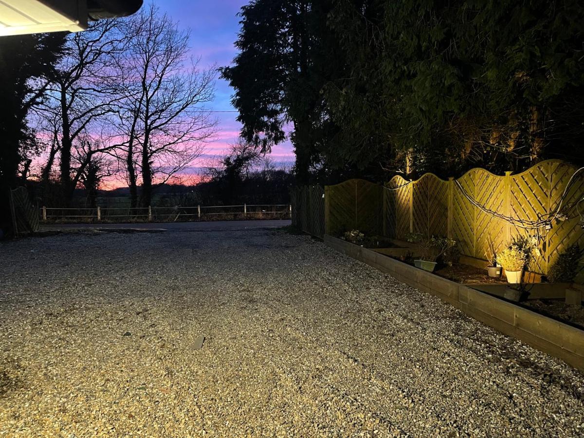 Da Vinci Guest House & Guest Parking, A Real Gem Crawley  Exterior foto