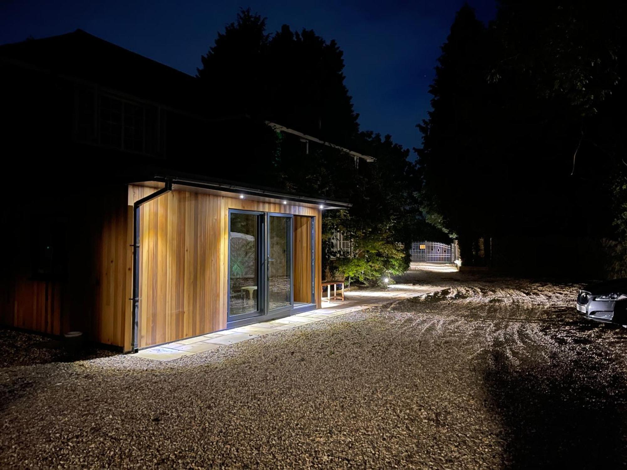 Da Vinci Guest House & Guest Parking, A Real Gem Crawley  Exterior foto